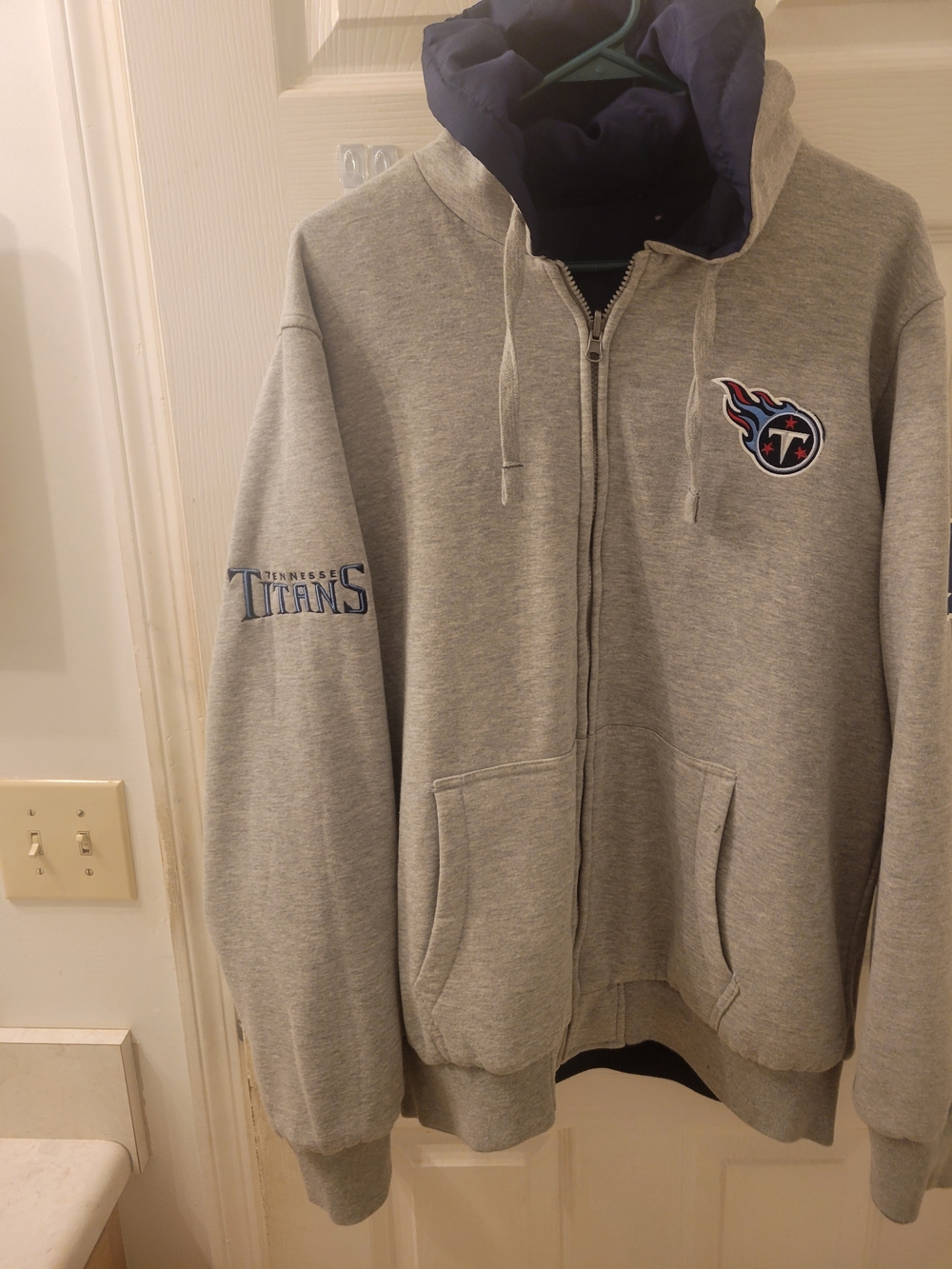 Tennessee Titans Reversible Gray And Blue Full-Zip Hoodie. Size XL